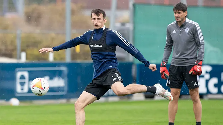 Ante Budimir en un entrenamiento en Tajonar. CA Osasuna.