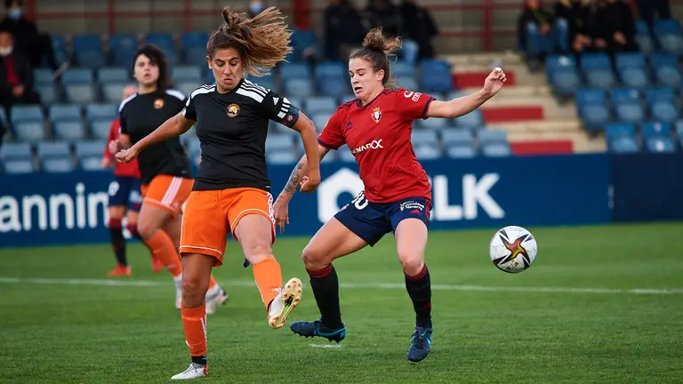 Partido entre Osasuna Femenino y Parquesol Valladolid en las instalaciones de Tajonar. MIGUEL OSÉS