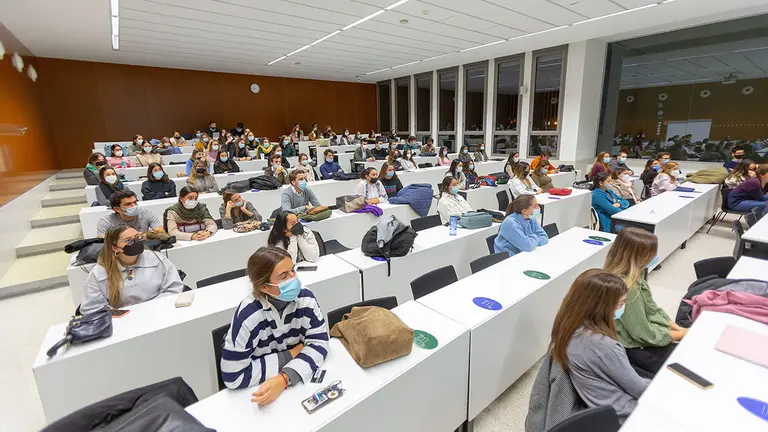Los alumnos han asistido a una sesión formativa con la fundación Xilema antes de participar en el voluntariado. UNIVERSIDAD DE NAVARRA
