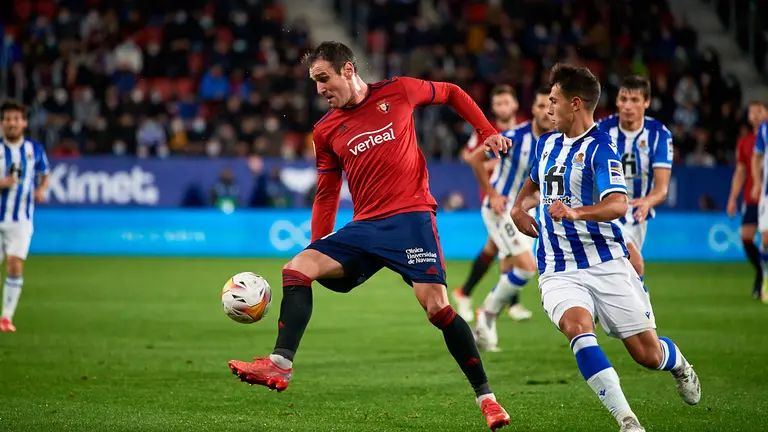 Partido entre Osasuna y Real Sociedad correspondiente a la jornada número 13 disputado en el estadio de El Sadar. MIGUEL OSÉS