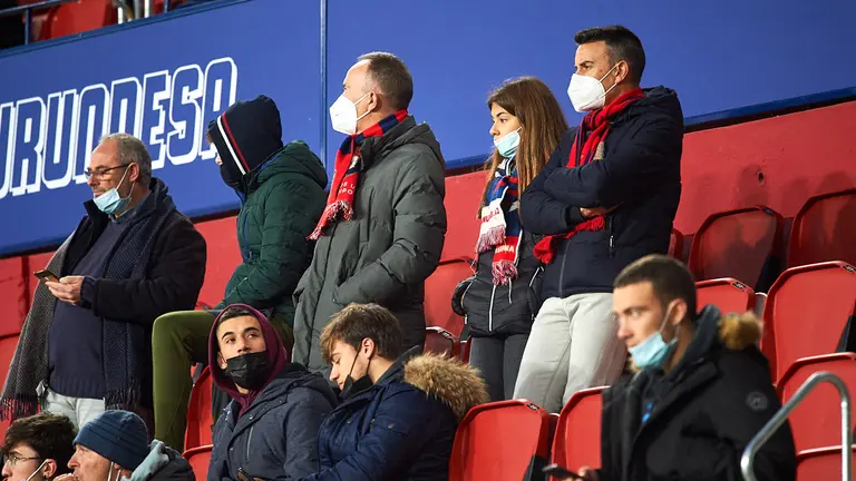 La grada de El Sadar durante el partido entre Osasuna y la Real Sociedad. MIGUEL OSÉS