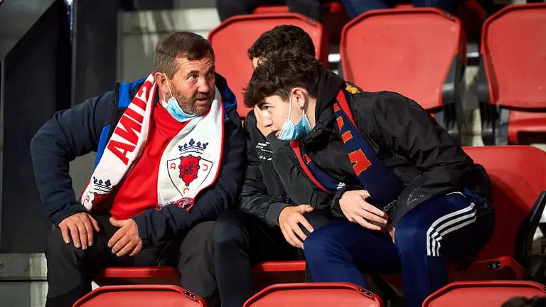 La grada de El Sadar durante el partido entre Osasuna y la Real Sociedad. MIGUEL OSÉS