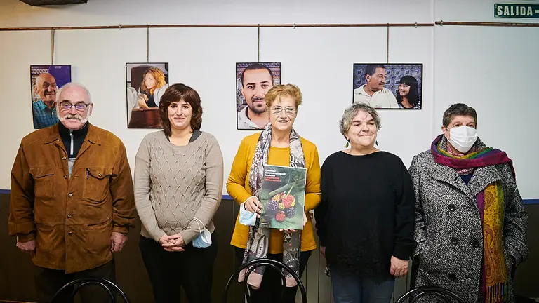 Presentación de la memoria anual y el plan estratégico del Paris 365 con la comparecencia de Maite del Campo Viguera, presidenta de la Fundación Gizakia Herritar; Oihana Barrios Salinas, vocal del Patronato, y Myriam Gómez García, coordinadora-gerente de la Fundación. PABLO LASAOSA