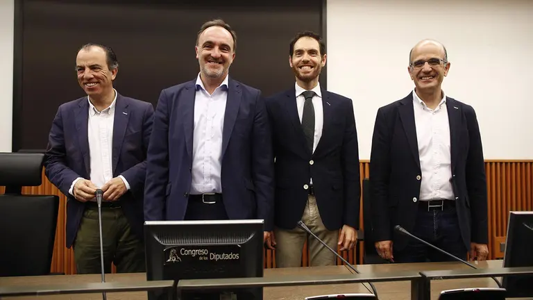l diputado de UPN en el Congreso, Carlos García Adanero (1i); el presidente de Unión del Pueblo Navarro (UPN), Javier Esparza (2i); y el diputado, Sergio Sayas (3i) y el senador Alberto Catalán, en una imagen de archivo. EUROPA PRESS