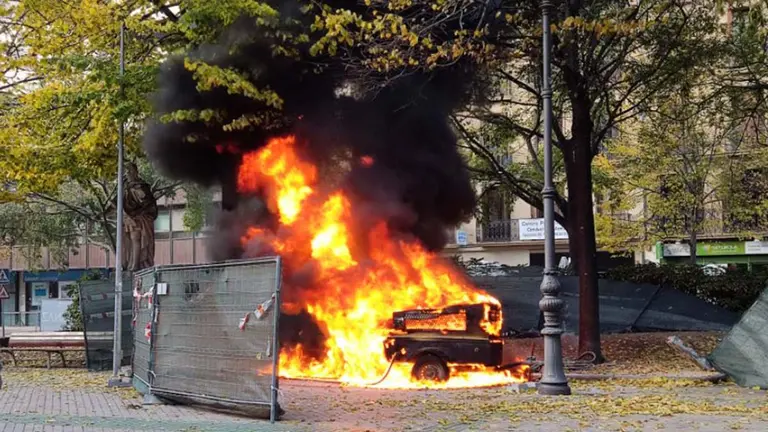 Incendio en Paseo de Sarasate. NAVARRA.COM