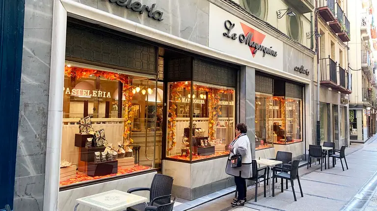 Fachada de la pastelería 'La Mayorquina' en la calle Mayor de Estella. Navarra.com