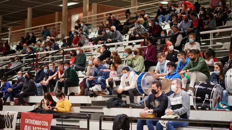 Partido de baloncesto del Basket Navarra en el Pabell&oacute;n Arrosad&iacute;a. MIGUEL OS&Eacute;S