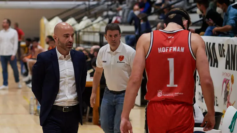 Partido de baloncesto del Basket Navarra en el Pabell&oacute;n Arrosad&iacute;a. MIGUEL OS&Eacute;S