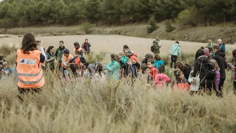 El Festival Estaciones Sonoras impulsa el proyecto "Entorno Sonoro" transformando la cantera de Cascante con la plantación de más de 1.400 árboles. CEDIDA