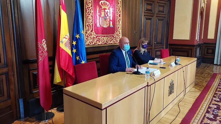 El delegado del Gobierno en Navarra, José Luis Arasti, comunica los premiados con las Meninas 2021. CEDIDA