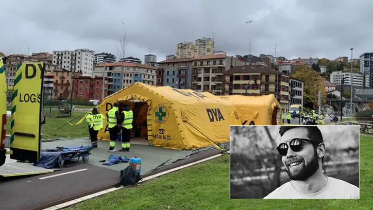 Una carpa de DYA instalada durante la Behobia San Sebasti&aacute;n junto a la foto del joven H&eacute;ctor Vilellas Soro. DYA