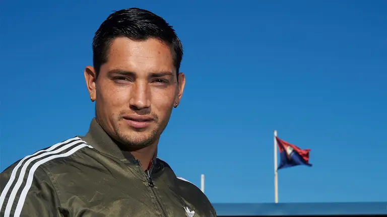 El delantero argentino de Osasuna Chimy Ávila habla en una entrevista con Efe sobre las lesiones que le han mantenido apartado de los terrenos de juego, su futuro en el club de Pamplona y su sueño de, algún día, poder jugar con su hermano. EFE/Iñaki Porto.