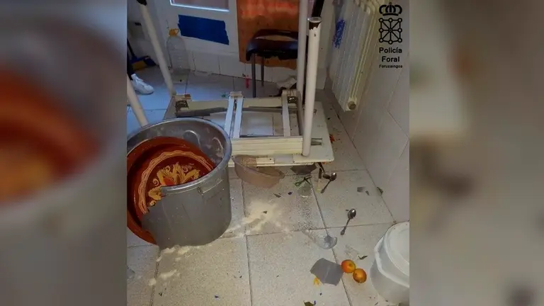 Da&ntilde;os provocados en la vivienda por el menor detenido en Corella. POLIC&Iacute;A FORAL
