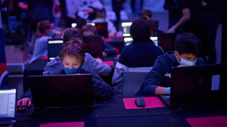 Una representación municipal, encabezada por el concejal delegado de Educación, Participación Ciudadana y Juventud, Fernando Sesma, y por el concejal especial de Deporte y Juventud, Fernando Aranguren, realizarán una visita mañana sábado a las instalaciones de #Play Pamplona. MIGUEL OSÉS