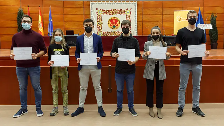 Ganadores del concurso “En 3 Minutos”. De izda. a dcha., Javier Jiménez Peña, Amaya Echarte Villeras, Javier Sacristán Sillero, Julen Simón Iriarte, Natalia Martínez Fernández e Iñaki Hulsman Bordonaba. UPNA