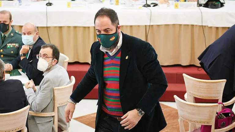 Ramón Alzórriz, con una mascarilla con la bandera de España, en las jornadas de 'Retos de seguridad del siglo XXI' organizadas por Guardia Civil. PABLO LASAOSA