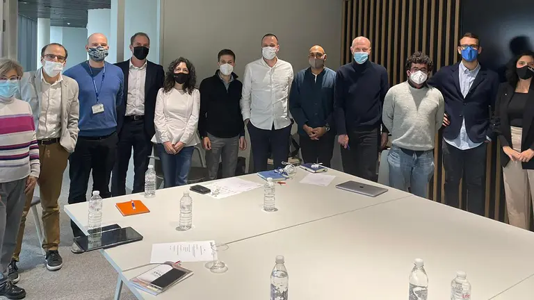 Foto de familia de los representantes navarros con los miembros del equipo de la London Biofoundry. GOBIERNO DE NAVARRA