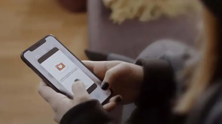 Una mujer consulta la Carpeta de Salud en Navarra. GOBIERNO DE NAVARRA