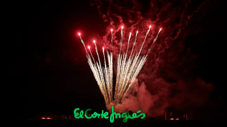 Tradicional encendido de luces de navidad de El Corte Inglés de Pamplona. PABLO LASAOSA