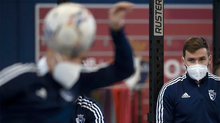 Entrenamiento de los jugadores rojillos en el gimnasio de Tajonar. CA Osasuna.