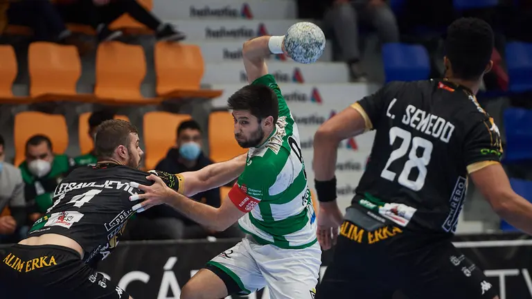 Partido de Balonmano entre el Ademar de Leon y el Anaitasuna. MIGUEL OSÉS