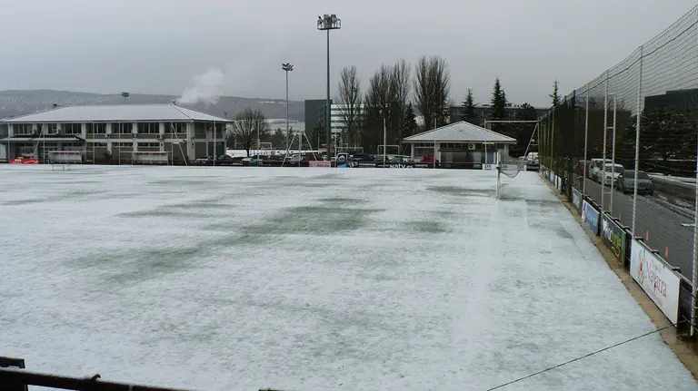 Instalaciones deportivas de Tajonar cubiertas por la nieve. Navarra.com