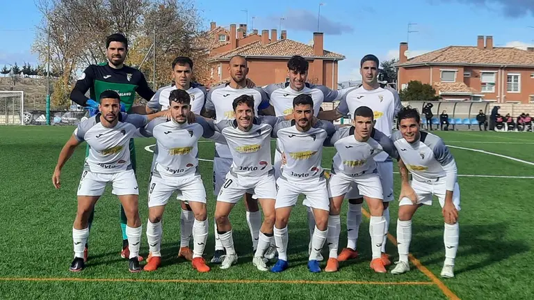 Equipo titular del Tudelano ante el Dux Internacional en Villaviciosa de Odón. @cdtudelano