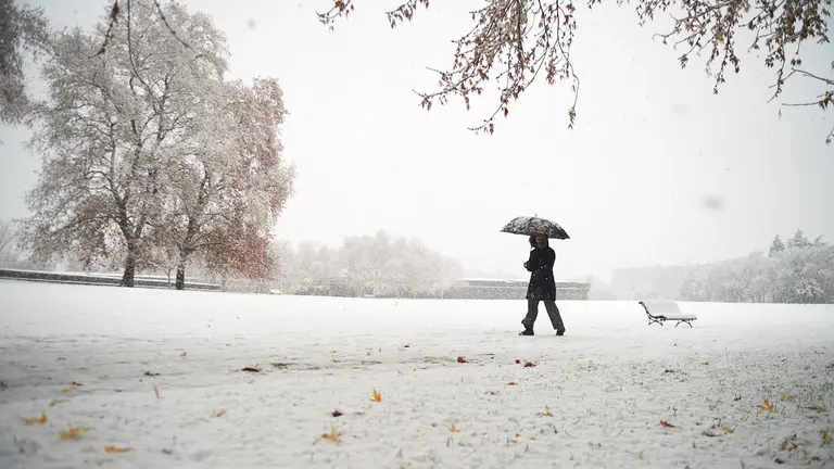 Nevada en Pamplona debido a la dana Arwen. MIGUEL OSÉS