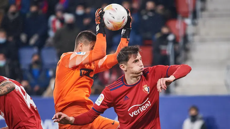 Partido entre Osasuna y Elche correspondiente a la jornada número 15 disputado en el estadio de El Sadar de Pamplona. MIGUEL OSÉS