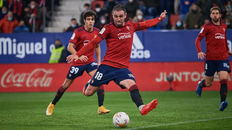 Partido entre Osasuna y Elche correspondiente a la jornada número 15 disputado en el estadio de El Sadar de Pamplona. MIGUEL OSÉS