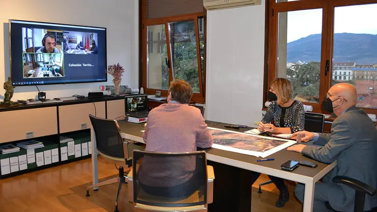 Ciriza se reúne con alcaldes de Lesaca y Bera para abordar mejoras en su tramo de la N-121-A. GOBIERNO DE NAVARRA