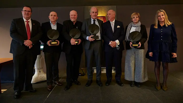 La Cámara Navarra entrega los premios a la Trayectoria Empresarial y Profesional 2021 al empresario navarro Esteban Morrás Andrés, el premio a la Internacionalización a la empresa Urtasun Tecnología Alimentaria, y el premio a la Innovación a la empresa Cocuus. PABLO LASAOSA