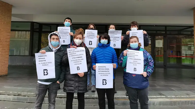 Miembros de la plataforma Bizi Zizur. PLATAFORMA BIZI ZIZUR