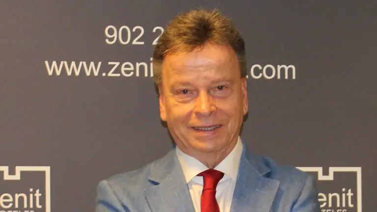 El empresario navarro Javier Catalán, premiado por su trayectoria hotelera. CAIXABANK