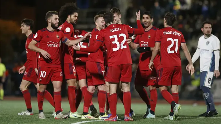 Los jugadores rojillos celebran el gol de Barbero en Madrid. CA Osasuna.