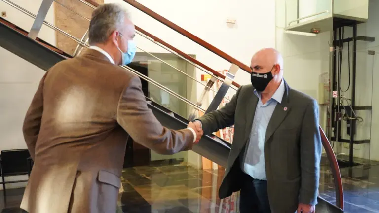 Los vicepresidentes y consejeros de Vivienda del Gobierno de Navarra y la Generalitat Valenciana, José Mª Aierdi y Héctor Illueca. GOBIERNO DE NAVARRA