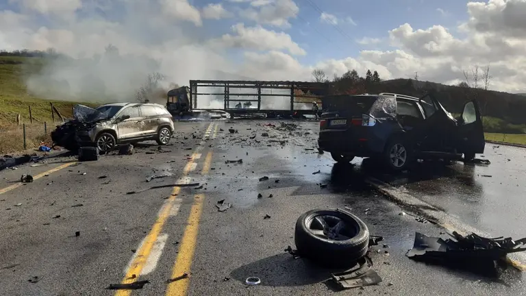 Accidente mortal en la N-121-A a la altura de Olagüe. BOMBEROS DE NAVARRA