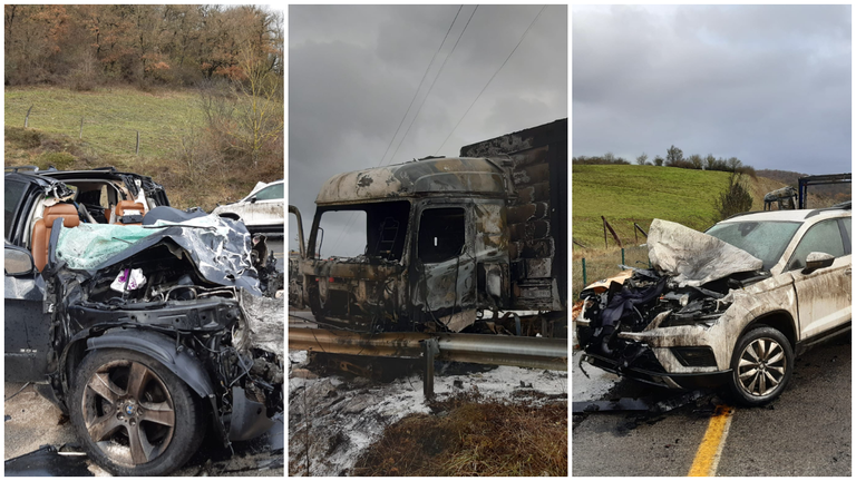 Los tres veh&iacute;culos siniestrados en el accidente de la N-121-A en el que ha fallecido un vecino de Pamplona de 47 a&ntilde;os y han resultados heridas cuatro personas, el camionero y los tres hijos menores de la v&iacute;ctima mortal. BOMBEROS DE NAVARRA