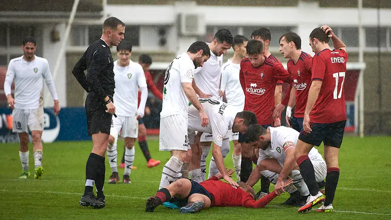 Osasuna Promesas se enfrenta al Gernika en las instalaciones de Tajonar. PABLO LASAOSA