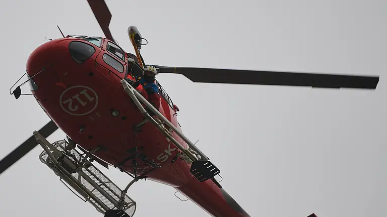 Dispositivo de búsqueda de Bomberos para encontrar al hombre desaparecido de 74 años hace unos días en Pamplona. PABLO LASAOSA