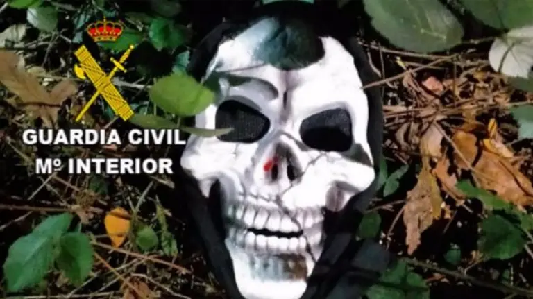 Careta con la que los jóvenes arrestados atracaron a un menor. EUROPA PRESS