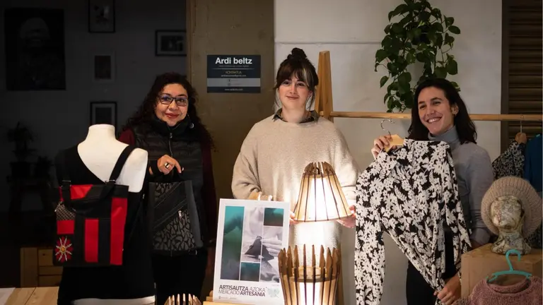 La antigua estación de autobuses acoge el próximo fin de semana un mercado de artesanía. GELTOKI