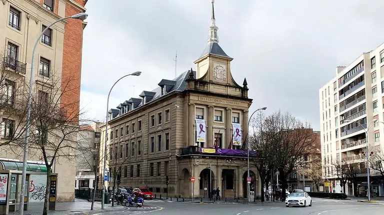 Imagen de la Delegación del Gobierno en la Plaza de Merindades en Pamplona. ARCHIVO