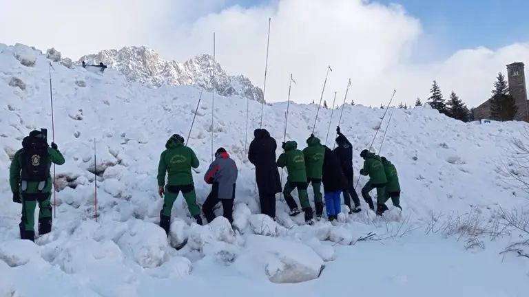 La Guardia Civil durante la búsqueda del joven desaparecido en Formigal este fin de semana. GUARDIA CIVIL