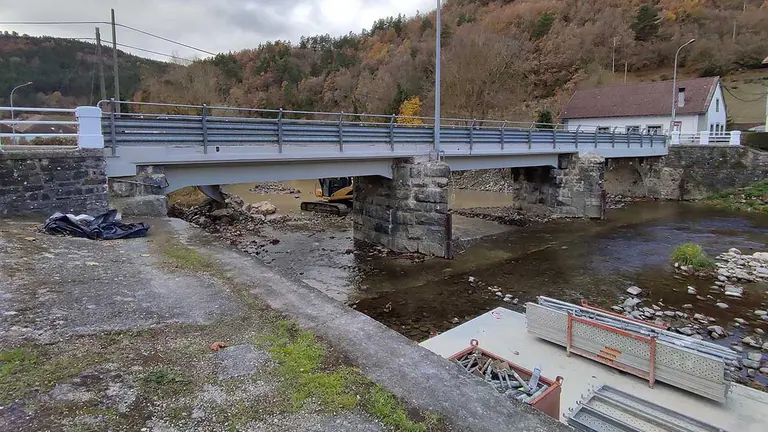 Imagen del puente de Ezcároz durante las obras de reparación. - GOBIERNO DE NAVARRA
