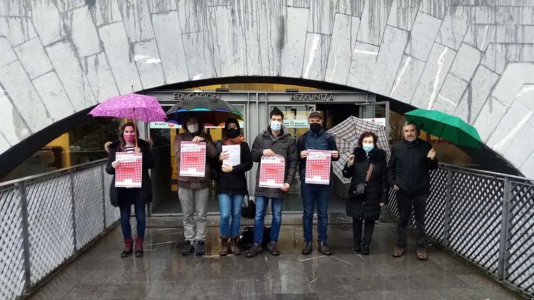 Integrantes de la plataforma HE Gurasoak - HE GURASOAK