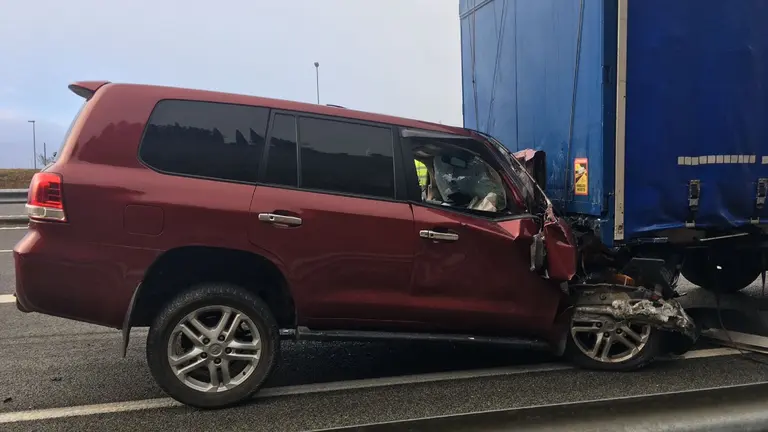 Colisión por alcance en la A-12 a la salida de Mañeru, dirección Estella. NAVARRACOM