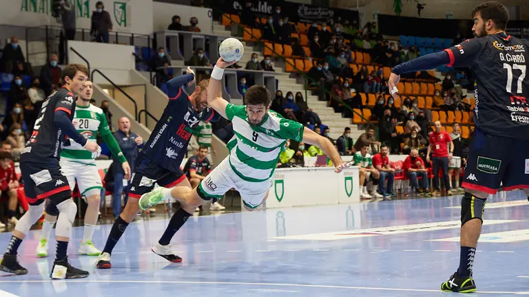 Partido de la liga Asobal entre Helvetia Anaitasuna y Viveros Herol Nava disputado en Pamplona. IÑIGO ALZUGARAY