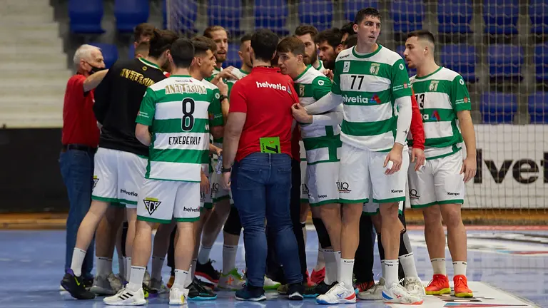 Partido de la liga Asobal entre Anaitasuna y balonmano Nava disputado en Pamplona. IÑIGO ALZUGARAY