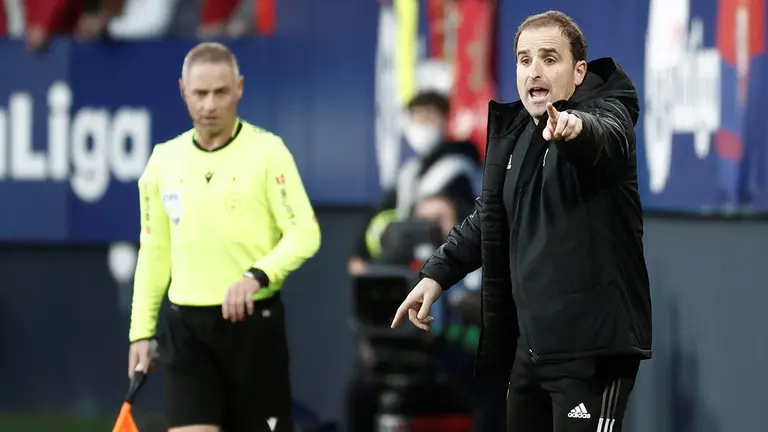Osasuna y el F.C. Barcelona se enfrentan en el partido de la decimoséptima jornada de La Liga en el estadio de El Sadar. EFE
